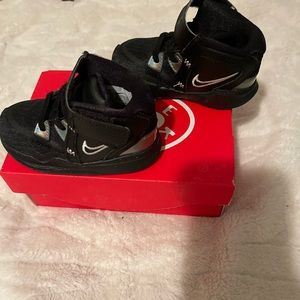 Kyrie Infinity Toddler Nike Sneakers. Size 5